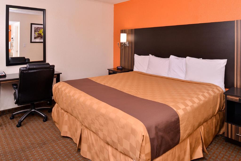 Americas Best Value Inn Ponca City Exterior photo
